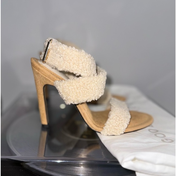 Good American Shearling Criss Cross Ankle Strap Sandal | Size 6.5 - Picture 3 of 6